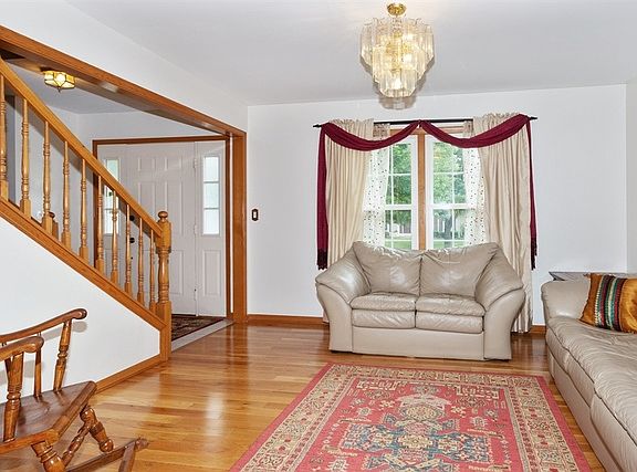 3rd image of 552 Cleavland Dr