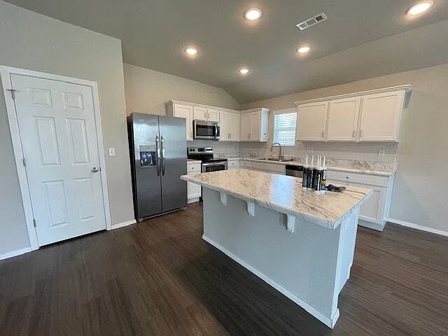 4 bed, 2.0 bath, 1852 sqft, $1,749 — Photo 3