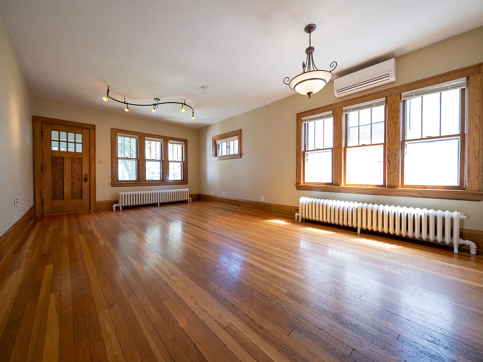 Wellesley Avenue, St Paul (2138) AB ER1 - 1 — Photo 2