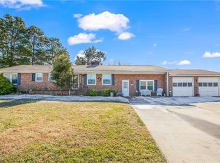100 Lakeshore Dr, Thomasville, NC 27360