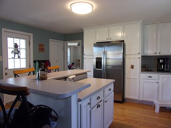 4th image of 130 N Walnut St