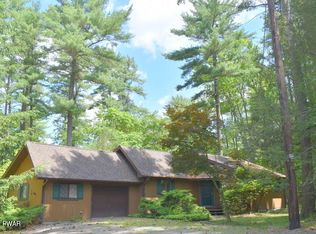 107 N Colony Cove Rd, Tafton, PA 18464