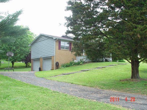 3rd image of 8908 Carlton Cir