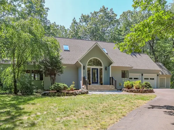 4 Blue Herons Way, Pepperell, MA 01463