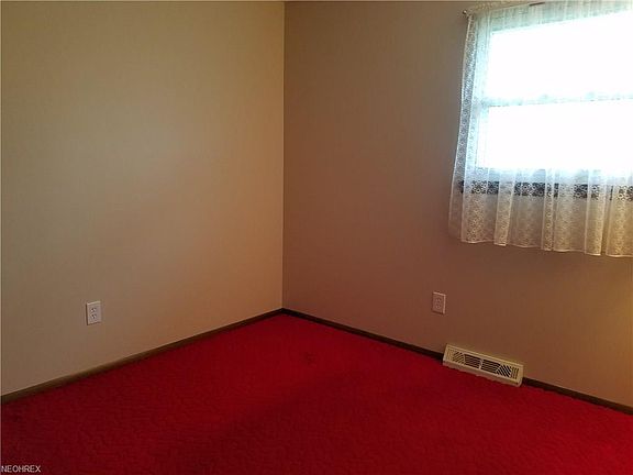 5th image of 642 Oakwood Ave