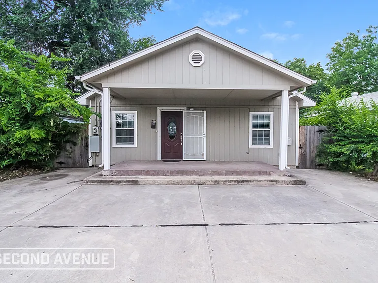 1521 S Blackwelder Ave — Photo 1