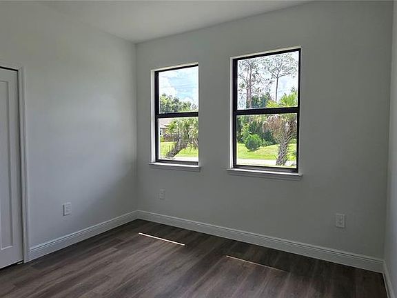 3rd image of 1267 HENNING STREET
