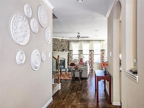 4th image of 6827 Linden Creek Ln
