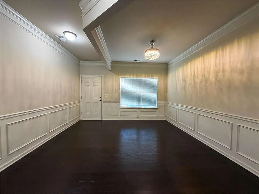 4 bed, 2.5 bath, 2102 sqft, $2,350 — Photo 3