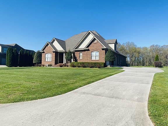 5th image of 261 Wellington Dr