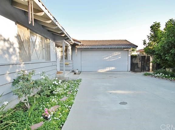 3rd image of 10410 Olive St