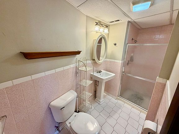 5th image of 522 E Chestnut St #3