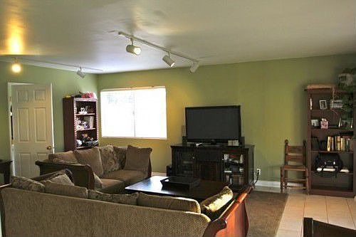 4th image of 687 Mount Carmel Dr