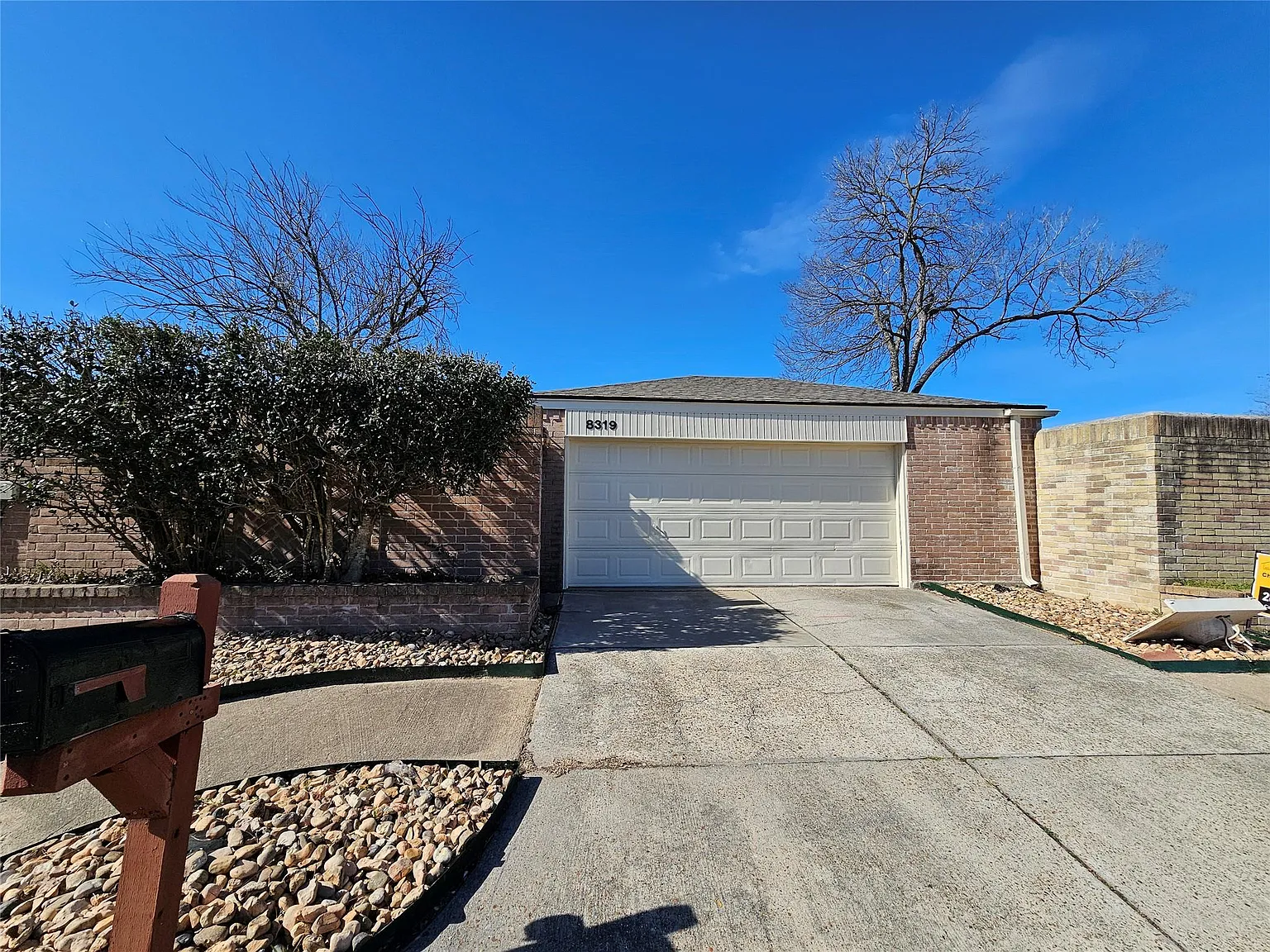 3 bed, 2.0 bath, 1446 sqft, $1,800 — Photo 2