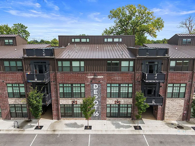 Depot 16 Flats and Townhomes — Photo 32