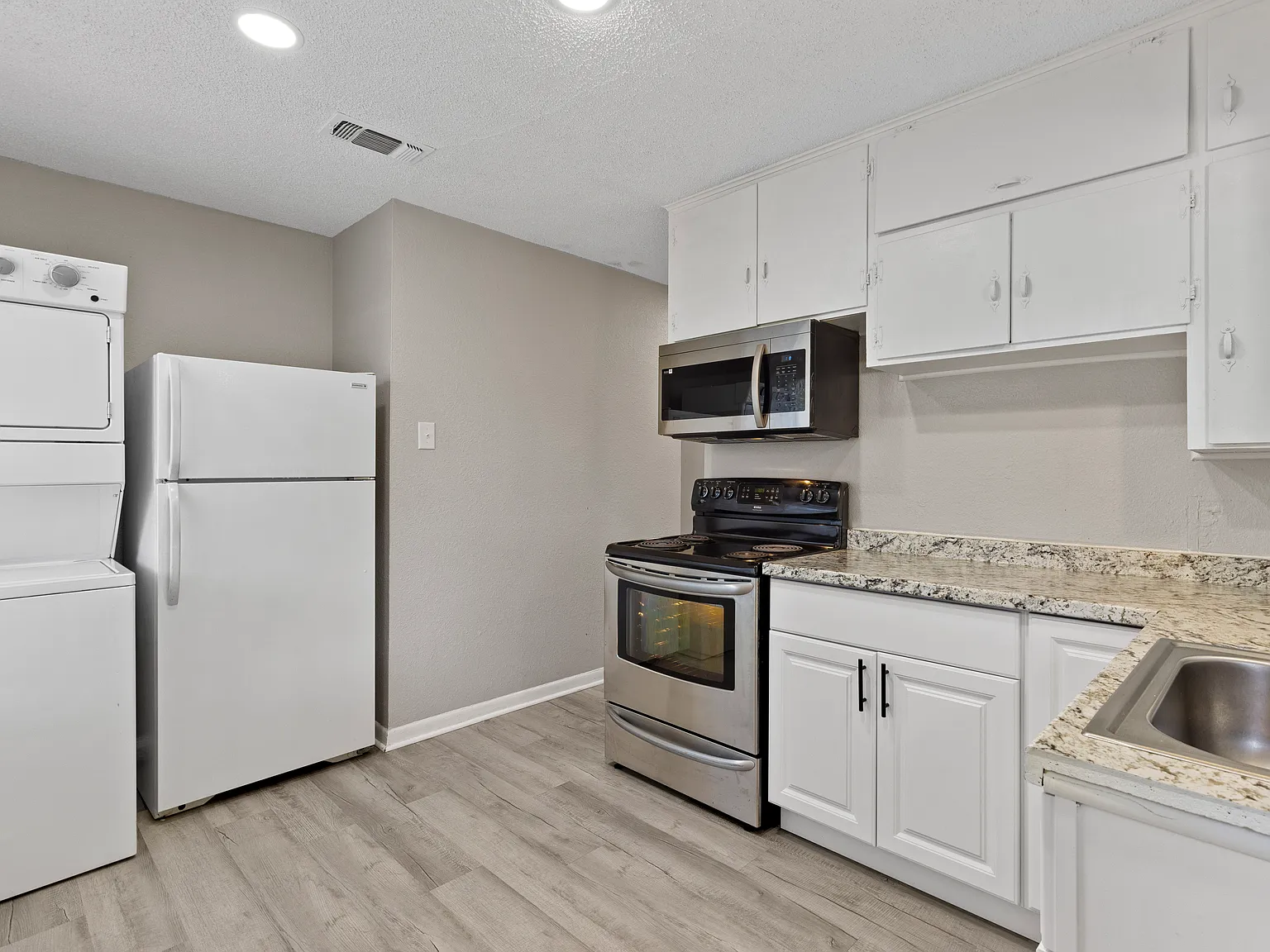2 bed, 736 sqft, $1,100 — Photo 3