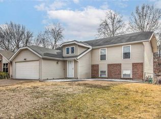 2390 Indiancup Dr, Florissant, MO 63033