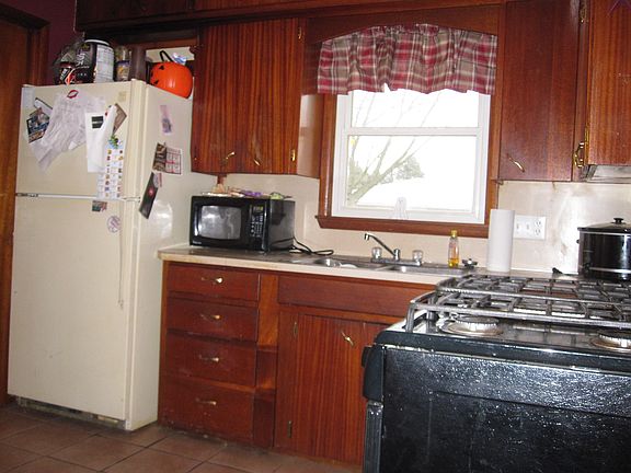 2nd image of 407 2nd St