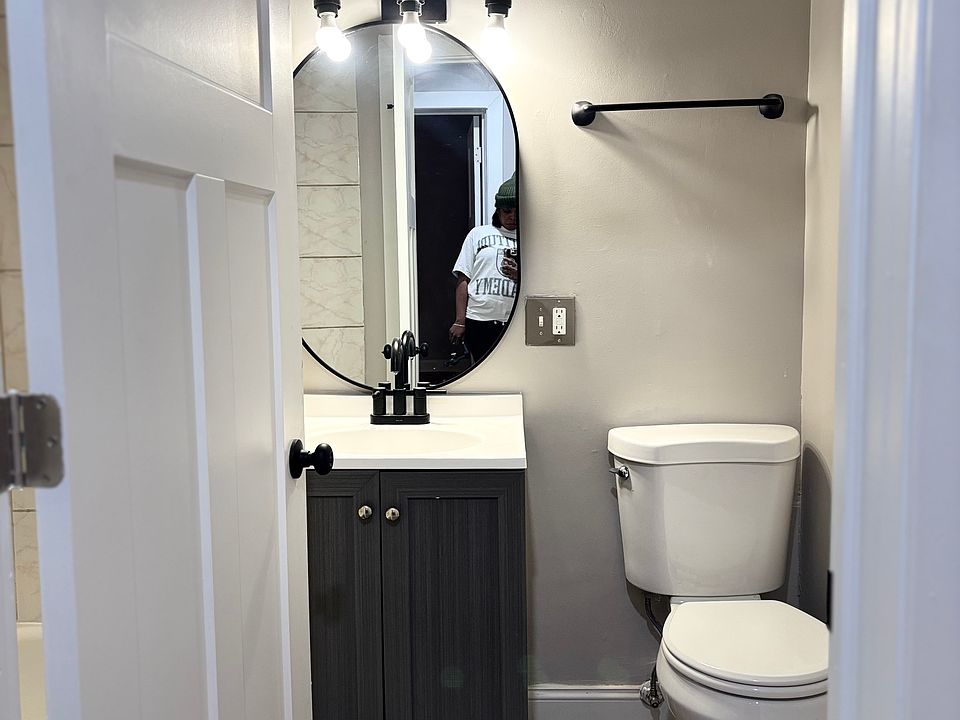 2nd image of 6344 S Vernon Ave #2