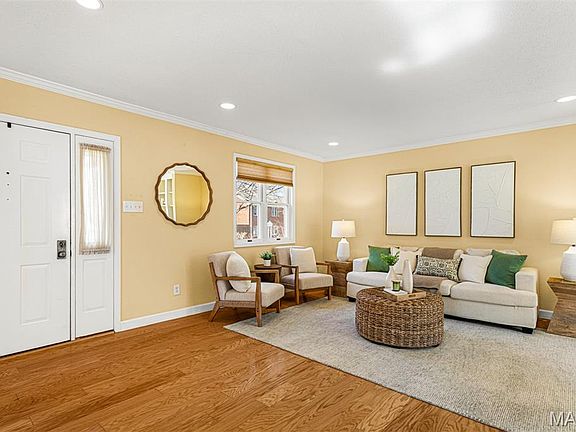 3rd image of 9044 W Swan Cir