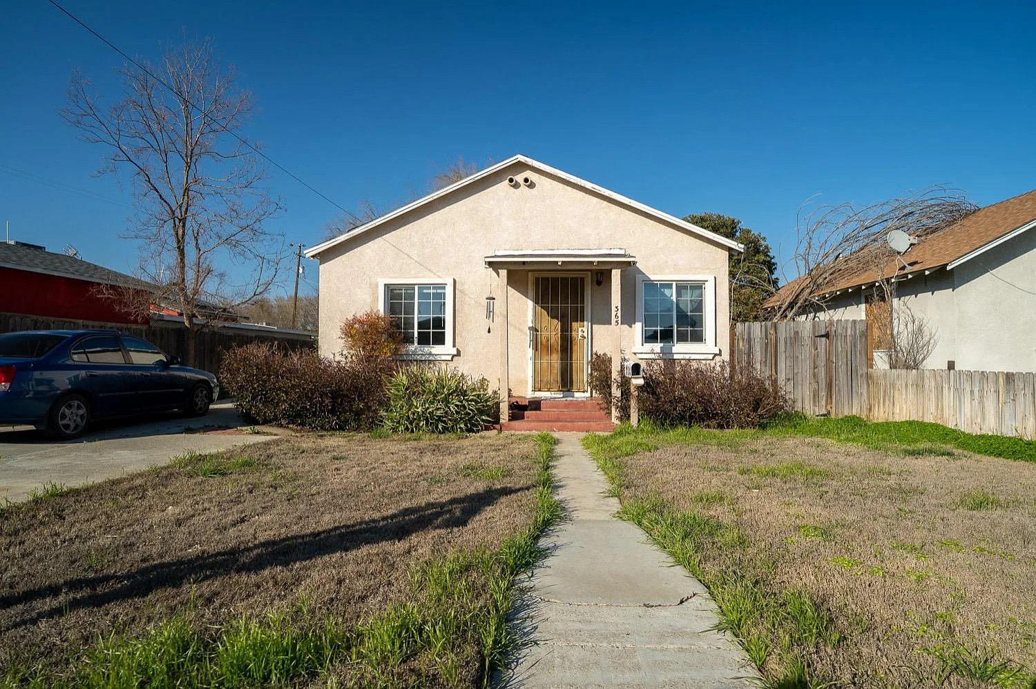 365 Carnation Ave photo 1
