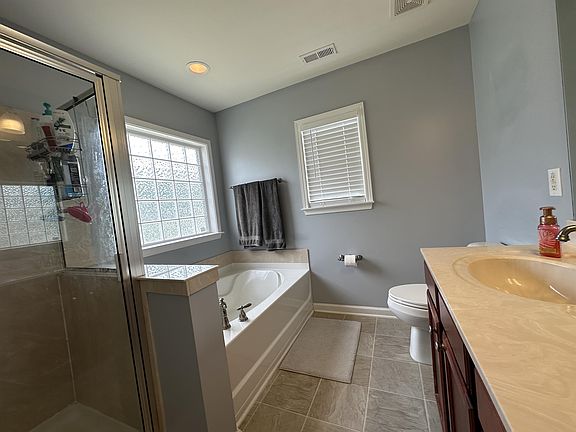 4th image of 350 Ashdale Dr