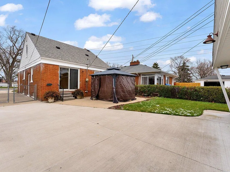 573 Emmons Blvd