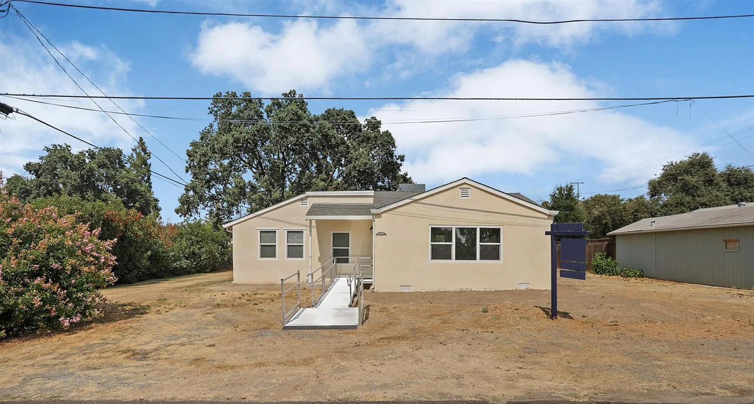 22336 N Athearn St photo 1