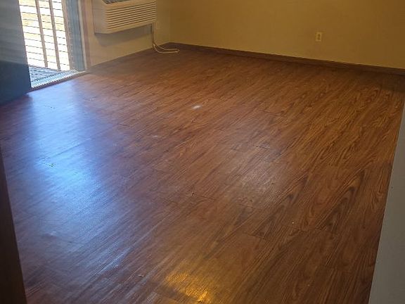 4th image of 1617 6th Ave #5