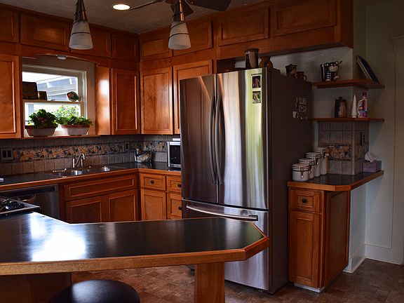 5th image of 612 W Myrtle Ave