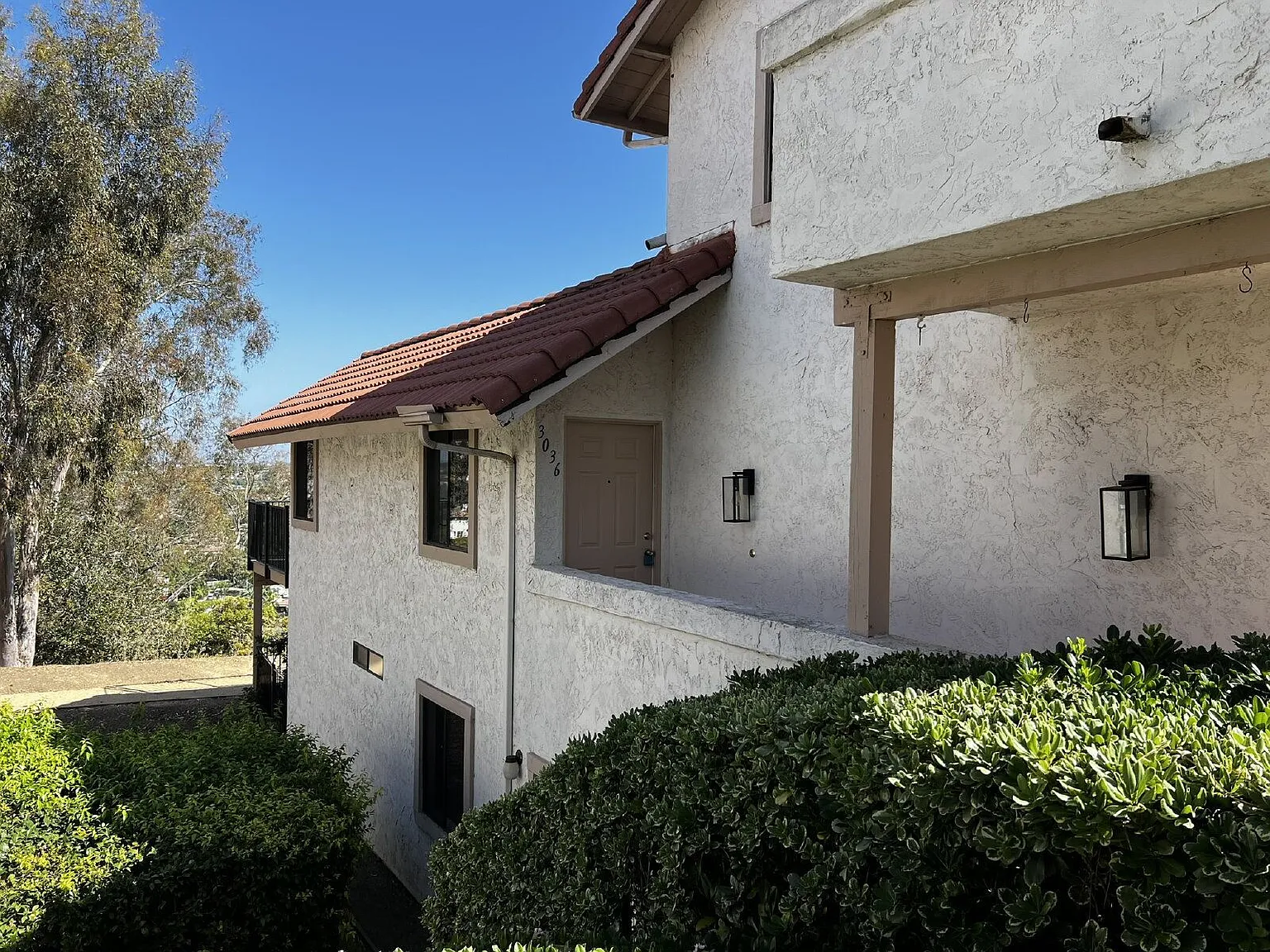 3 bed, 2.5 bath, 1350 sqft, $3,990 — Photo 3