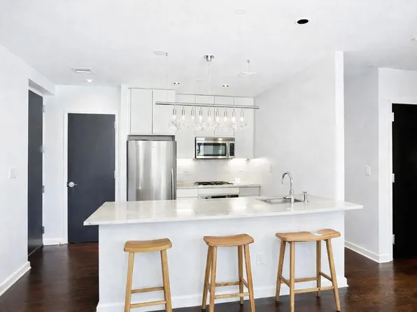 180 Woodpoint Road image 1 of 8