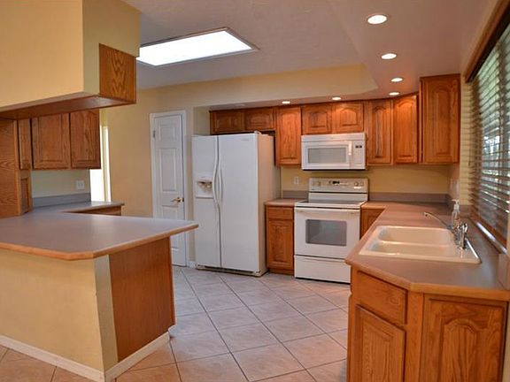 4th image of 691 Suffolk Cir
