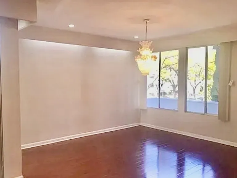 344 N Palm Dr #201 — Photo 11