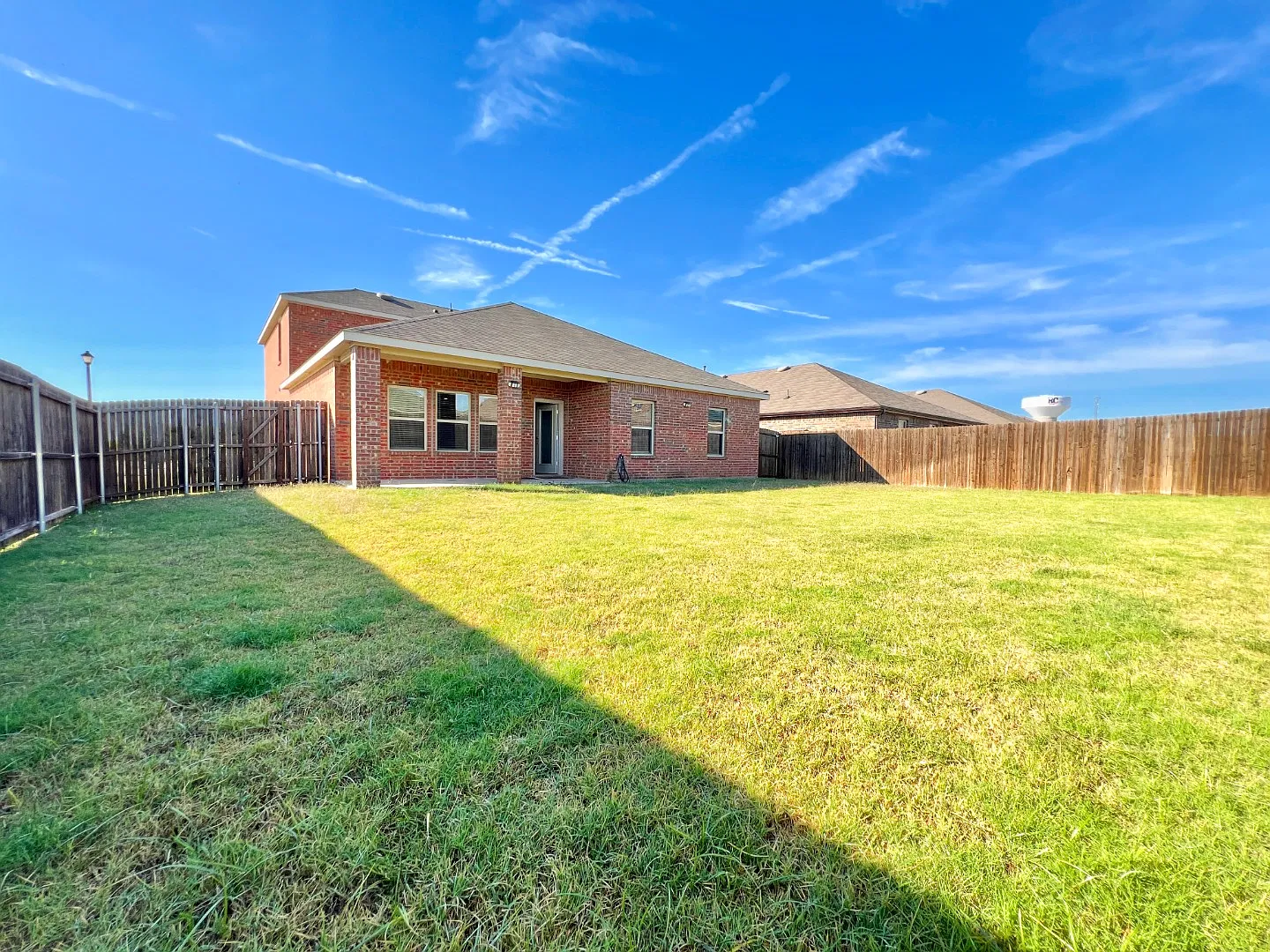 Corner-Lot 4BR with Bonus Room, Huge Yard & Resort-Style Amenities in Royse City — Photo 2
