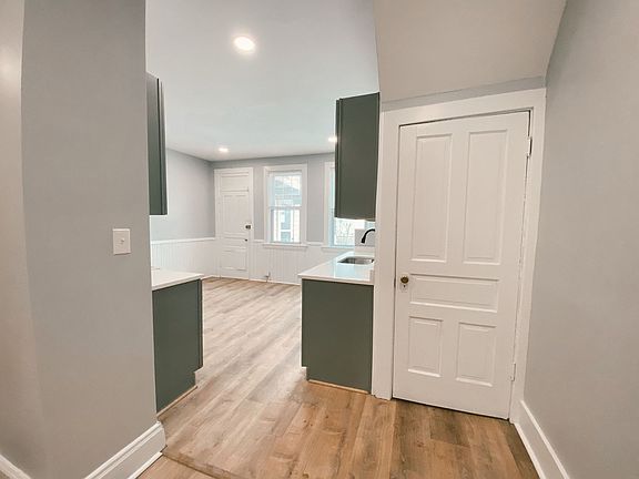 3rd image of 713 Hays Ave