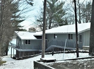 N2878 Island View Dr, Clintonville, WI 54929