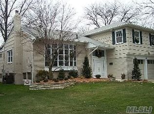 839 Plainfield Ln, Valley Stream, NY 11581