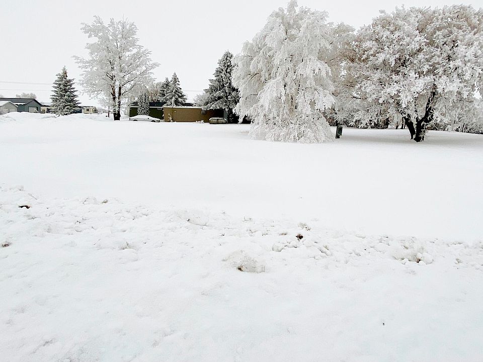 1st image of 95 1st St E