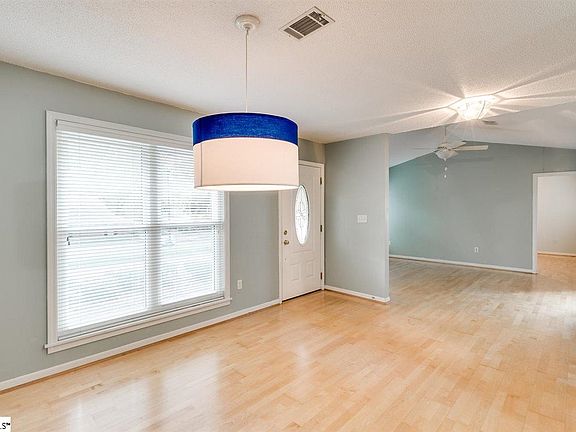4th image of 22 Forest Lake Dr