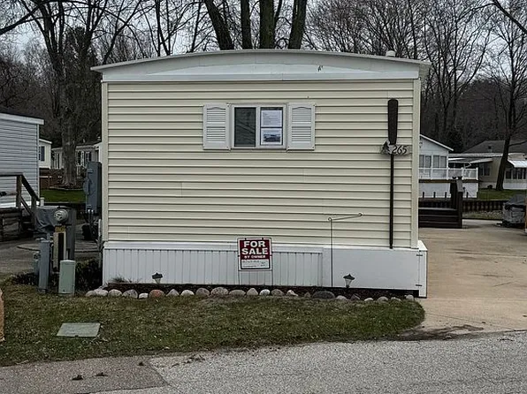 2760 S Tamarac Dr, Ludington, MI 49431