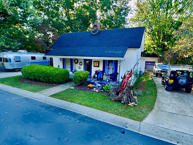 3014 Yadkin Ave — Photo 2