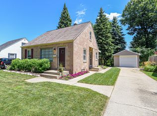 536 N 104th St, Wauwatosa, WI 53226