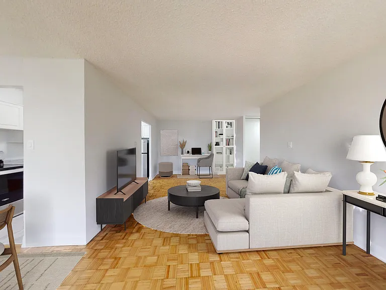 5000 Jane St — Photo 8