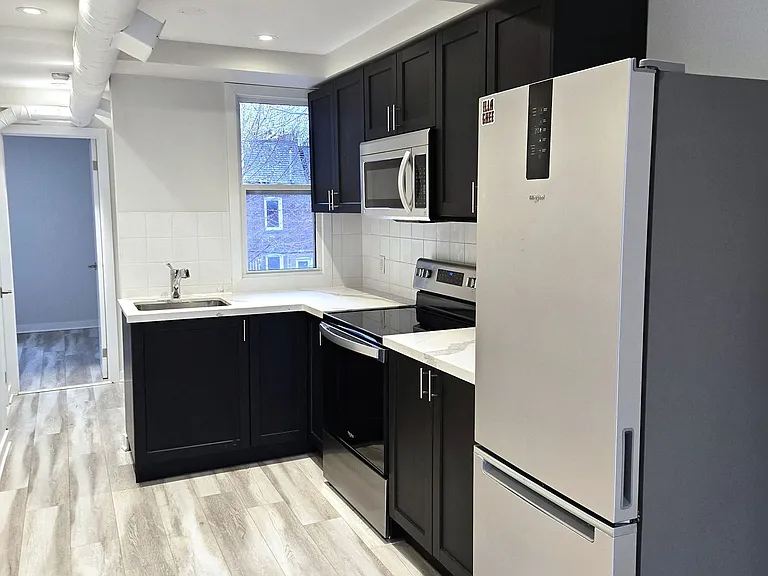 1037 Bathurst St #3 — Photo 5