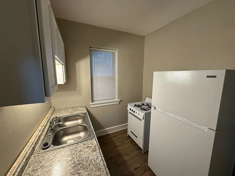4252 N Teutonia Ave — Photo 9