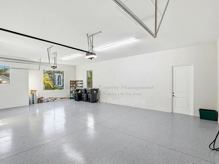 705 Largovista Dr — Photo 43