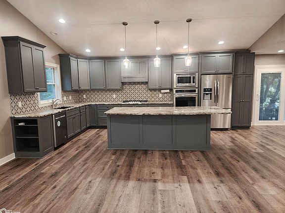 4th image of 1703 N Park Ave