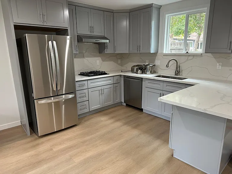 228 E Sycamore Ave — Photo 4