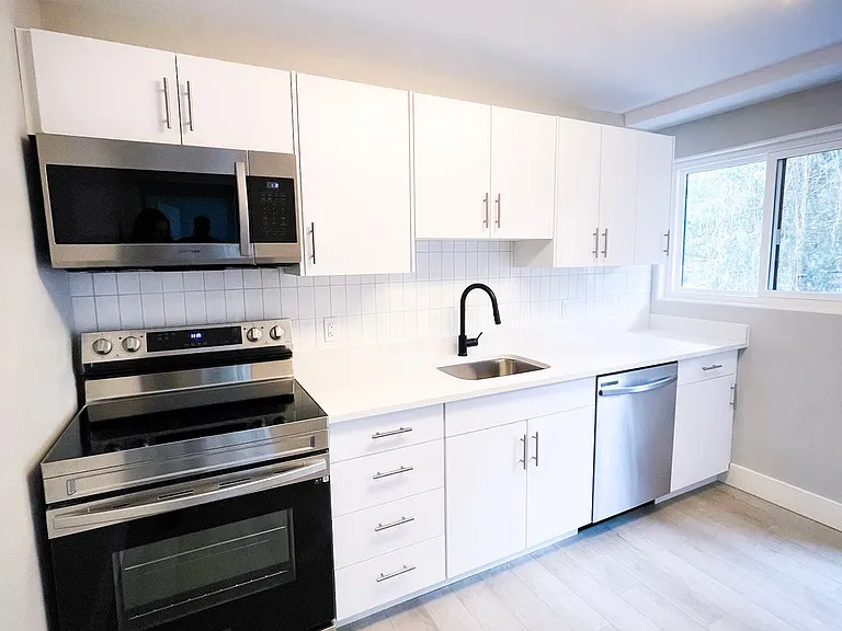 43 Montrose Ave #70 — Photo 2